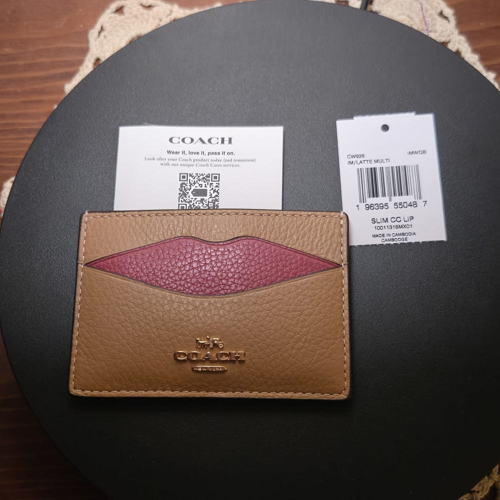 NWT Coach Brown and Pink Lip Design Card Holder